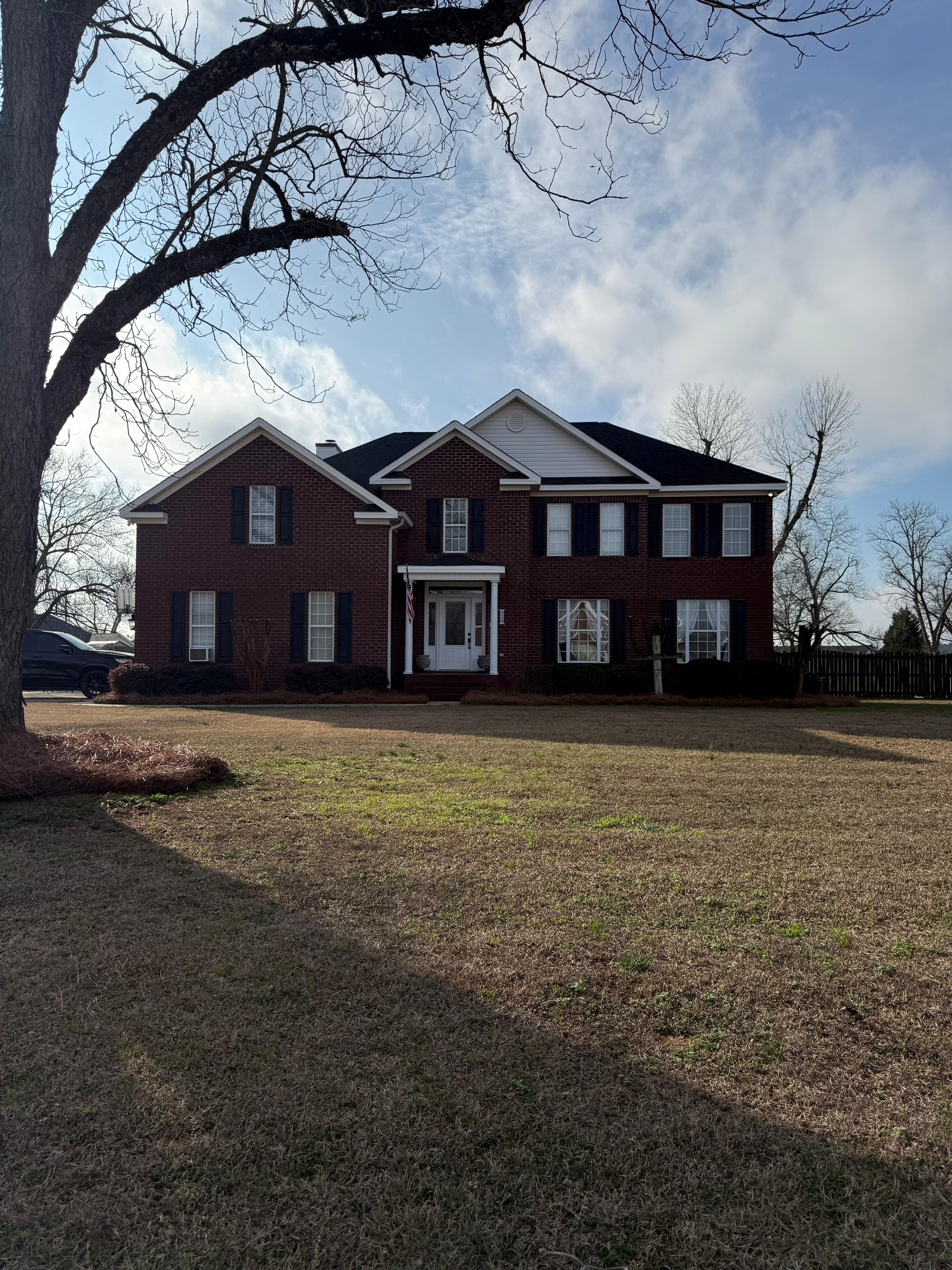 Residential Pine Straw Installation & Shrub Sculpting